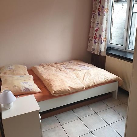 Rez De Chaussee - Erasme Bryssel Exteriör bild