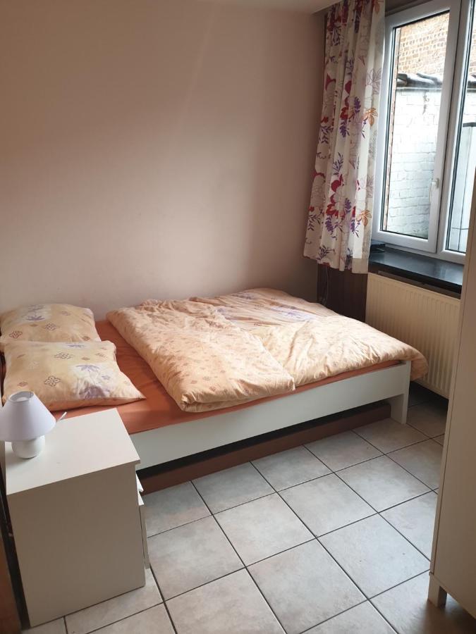 Rez De Chaussee - Erasme Bryssel Exteriör bild