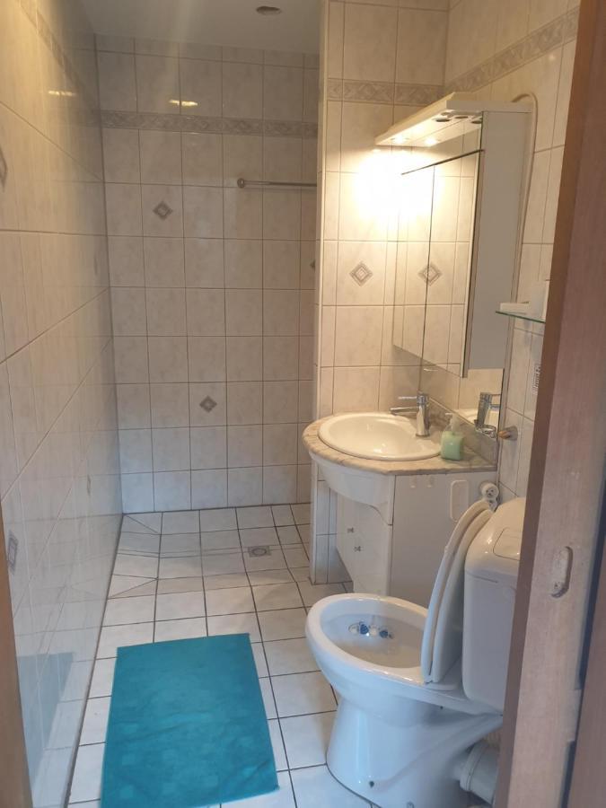 Rez De Chaussee - Erasme Bryssel Exteriör bild